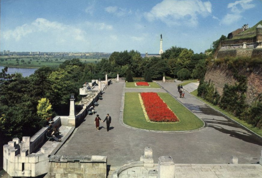 http://www.jsevy.com/pictures/yugoslavia/images/belgrade_turkish_fort.jpg